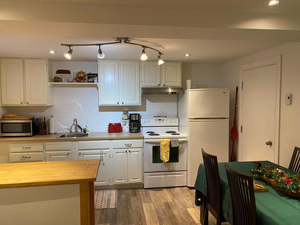 Apartament Lovely, Fully Equipped Bachelor, Close To All Needs! Montreal Zewnętrze zdjęcie